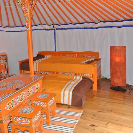 Yourtes Du Bocage ロッジ *