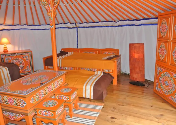 Yourtes Du Bocage ロッジ *